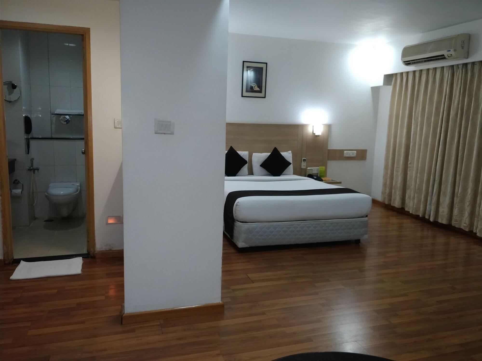 Hotel Ambient Turret Бангалор Экстерьер фото
